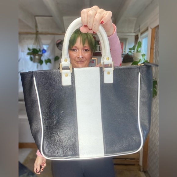 LaLucca Black & White ColorBlock Handbag pink Lining - Picture 3 of 15